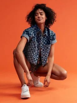 Blue Wave Club Printed - Kurzarm-Jeanshemd Fur Frauen><noscript><img width=